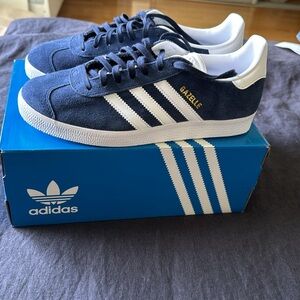 Navy adidas Gazelle men’s 6.5 NWT